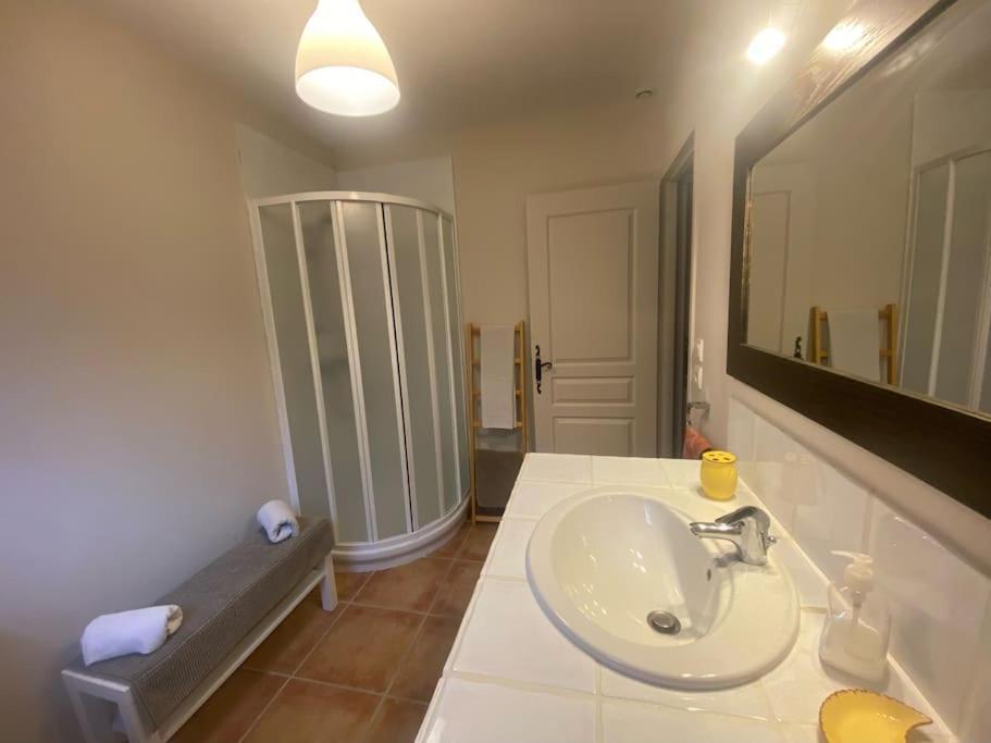 Chez Laura Pres Du Pont D'Arc Villa Салава Екстериор снимка
